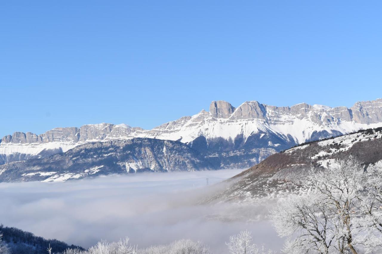 Gite Au Printemps Japonais, Petit Train De La Mure, Parc Des Ecrins Pierre-Chatel Eksteriør billede