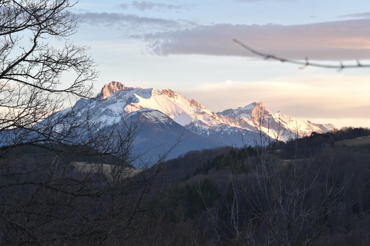 Gite Au Printemps Japonais, Petit Train De La Mure, Parc Des Ecrins Pierre-Chatel Eksteriør billede